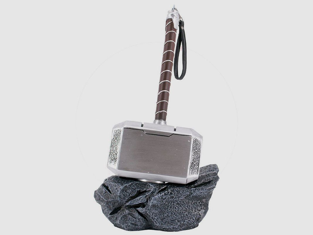 Młot Thora Mjölnir z podstawą