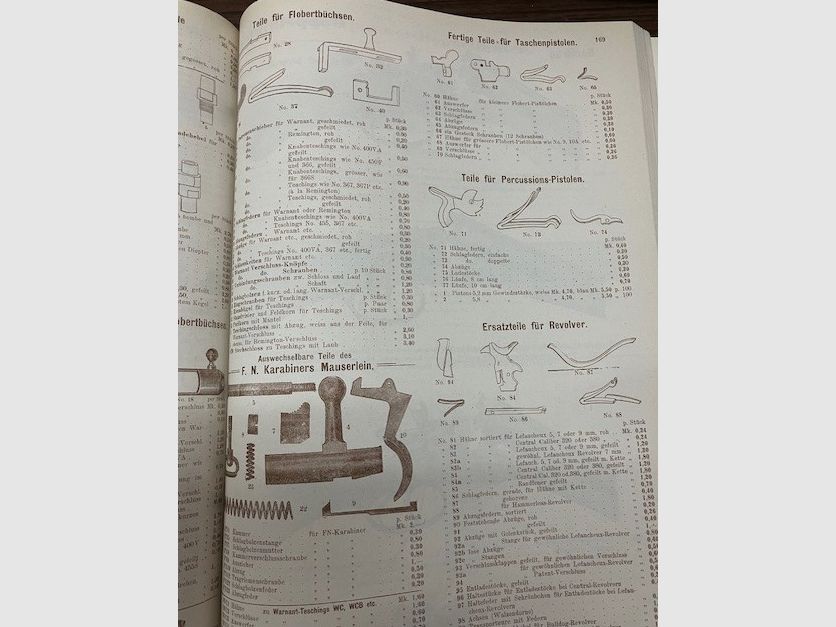 Waffenkatalog von AKAH 1908   "Waffen-Munition-Jagdgeräte - Touristen-Artikel"