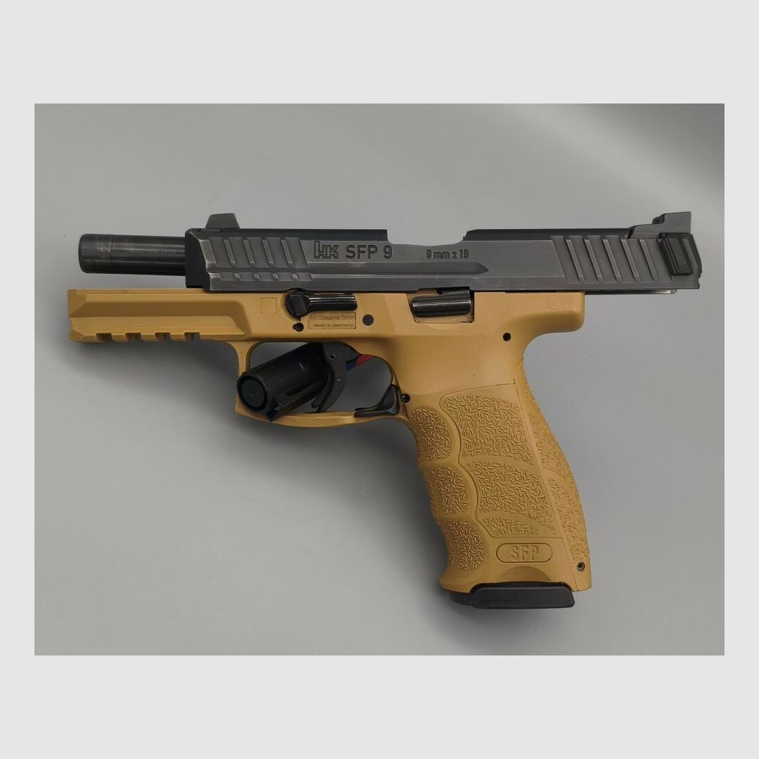Heckler & Koch SFP9 RAL8000 Sandfarben mit Tritiumvisierung 9mmLuger