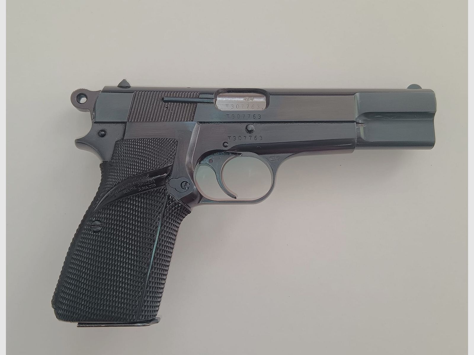 Pistola FN Browning HP 9mm con due caricatori