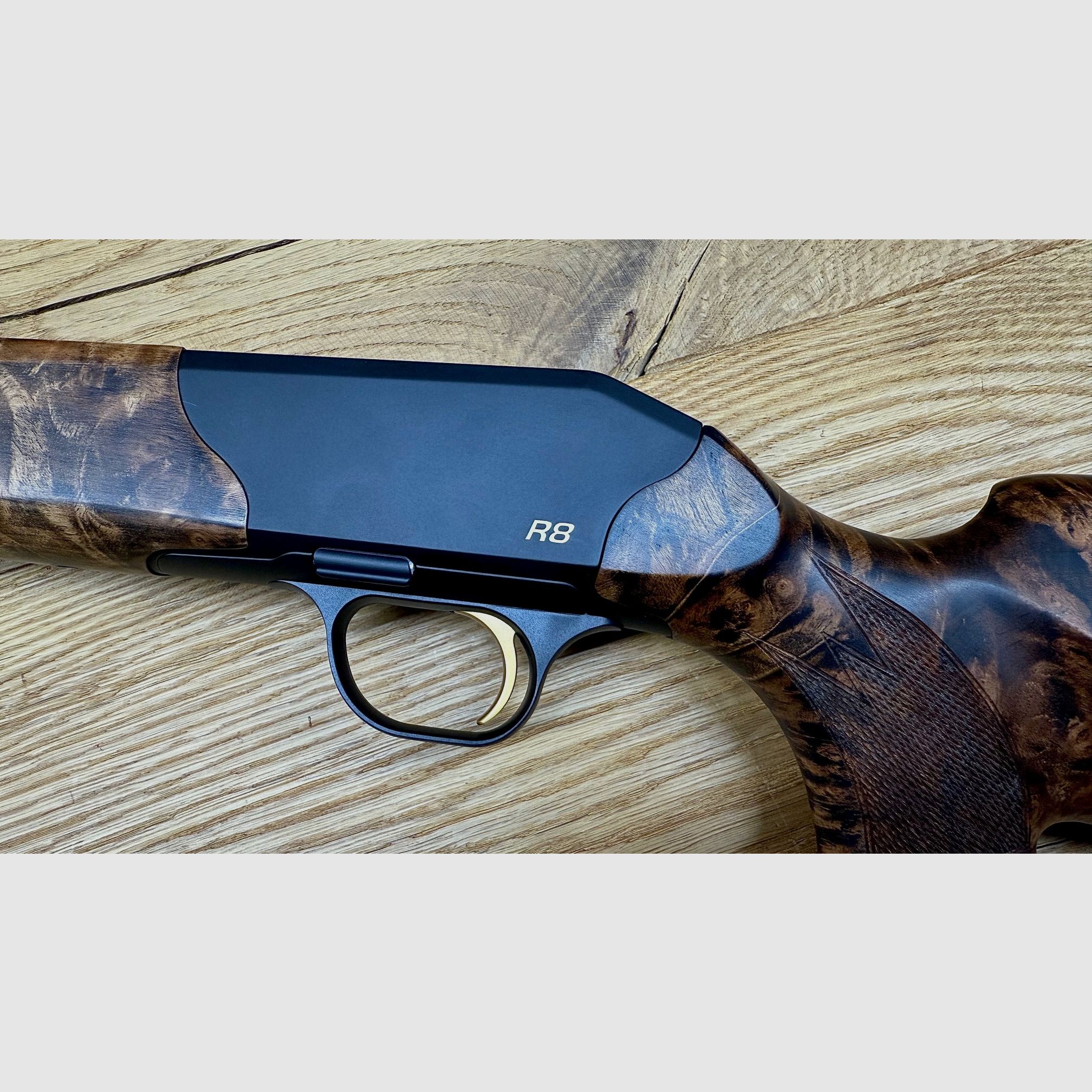 Blaser R8 Custom Schaft mit Gehäuse/System // HK 9-10 // R8 Logo und Abzug in gold // TRAUMSCHAFT