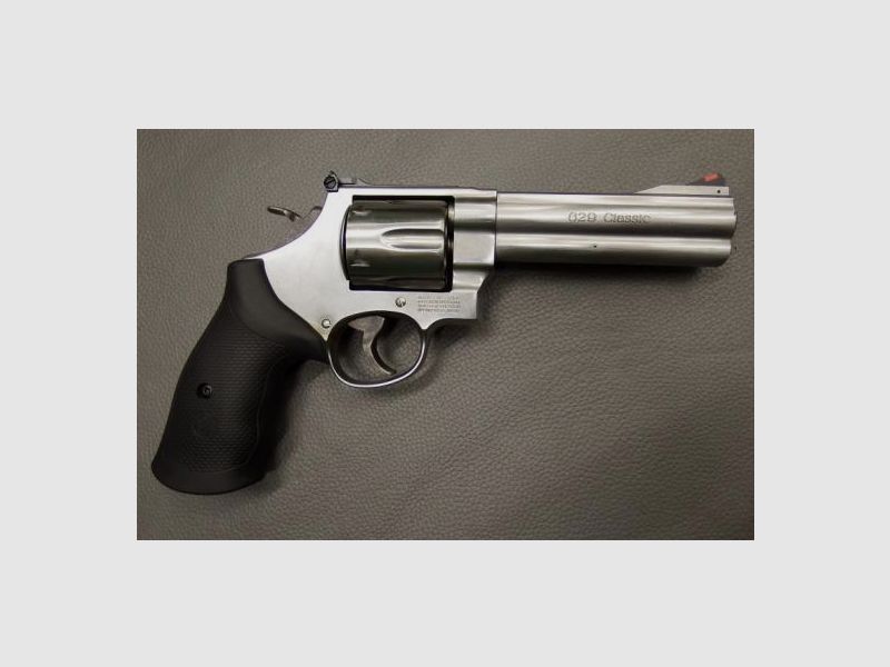 Smith & Wesson Mod. 629 Classic Barrel Length 5" Caliber .44 Magnum Revolver