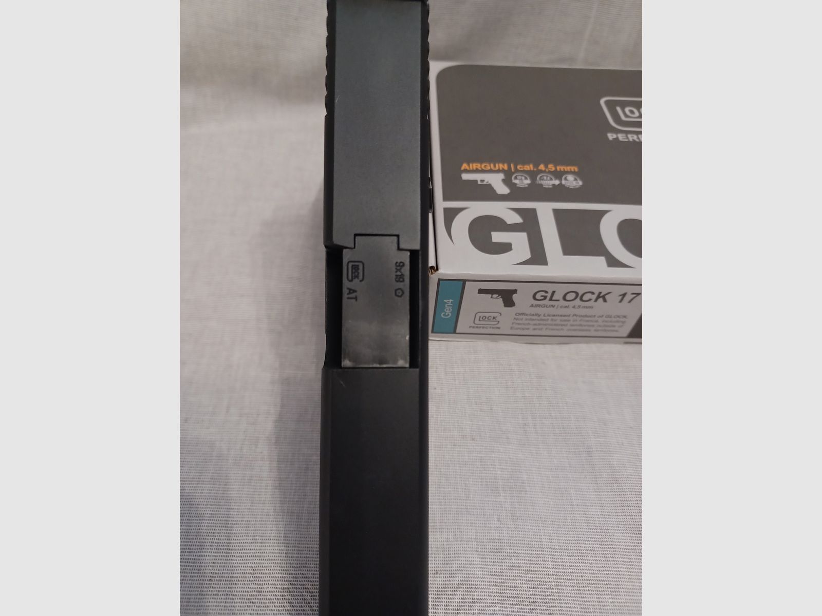 Glock 17 Gen4 / 4,5 mm BB / BlowBack / CO2 / Pistole / OVP (21)