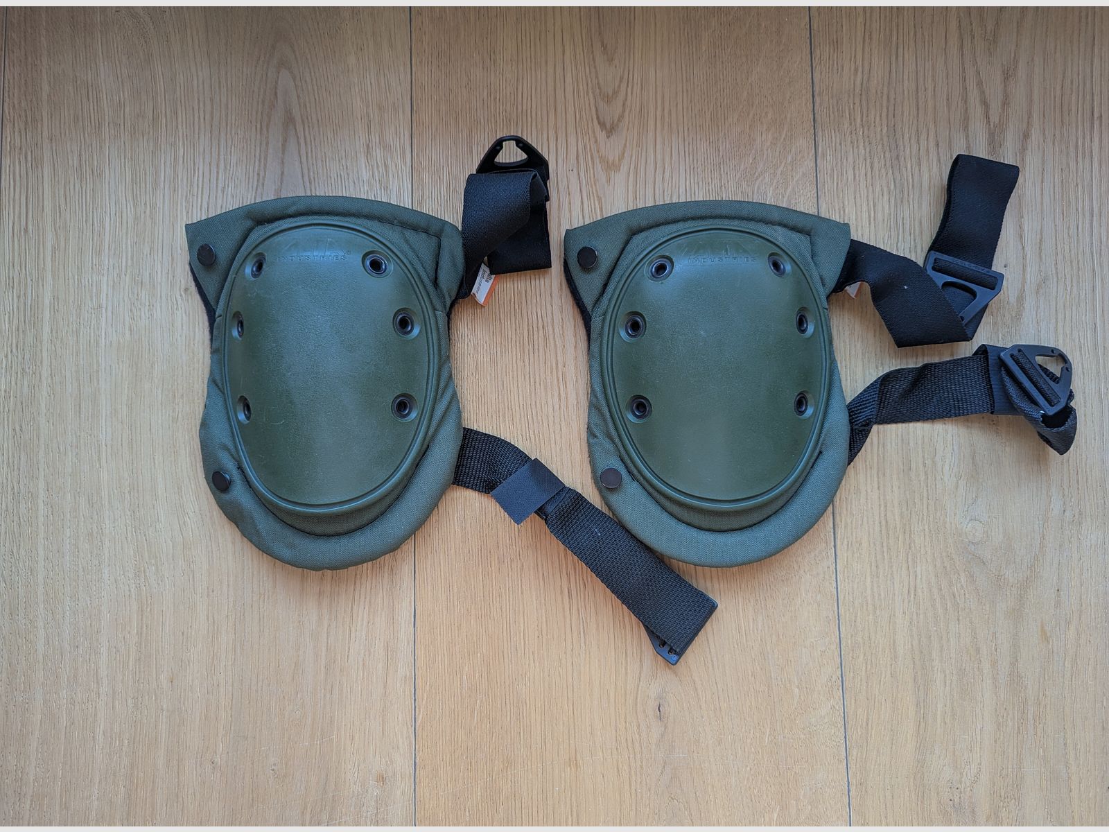 Alta Tactical Altaflex ochraniacze na kolana oliwkowe Alta Tactical ochraniacze na kolana (czarne, nylon, guma) Airsoft