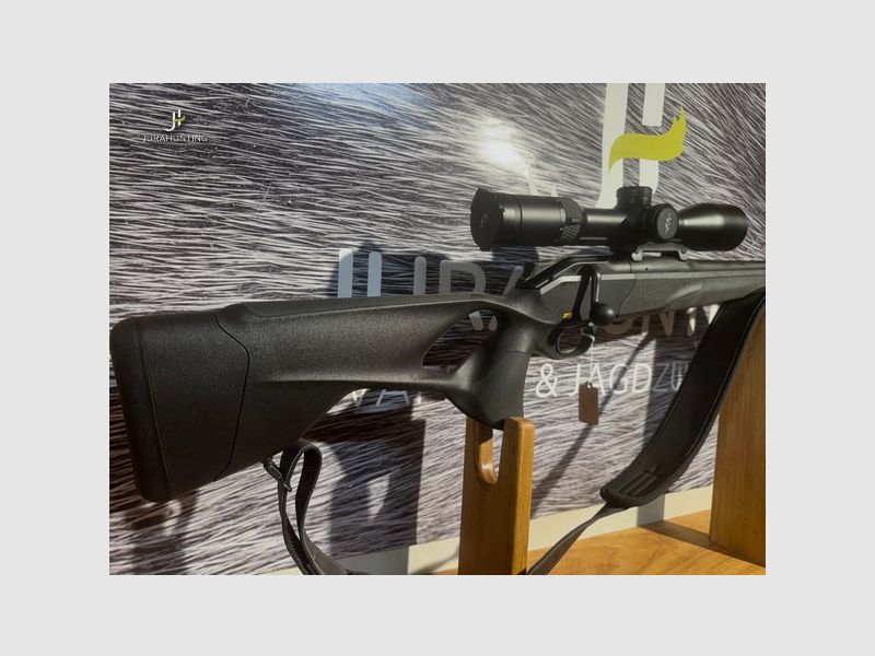 Blaser R8 Ultimate; Blaser B2 2-12x50iC; Jaki Titanium