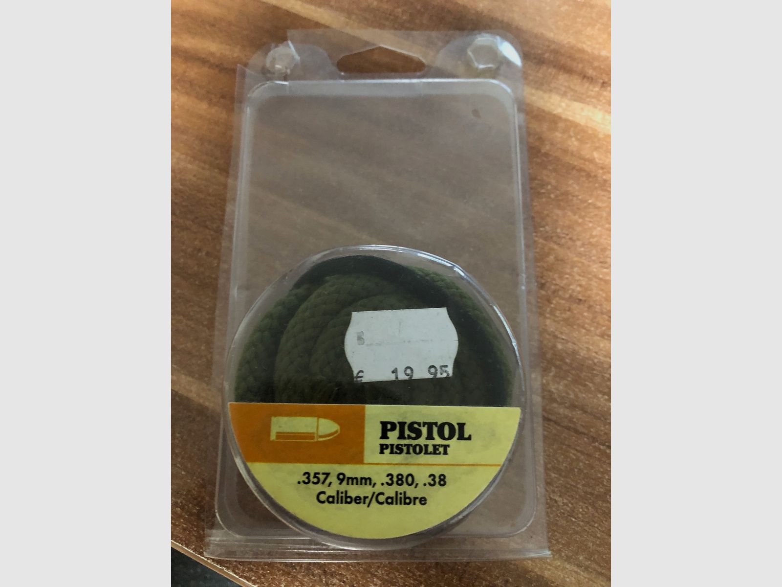 Corde de nettoyage pour armes de poing et plusieurs carabines.