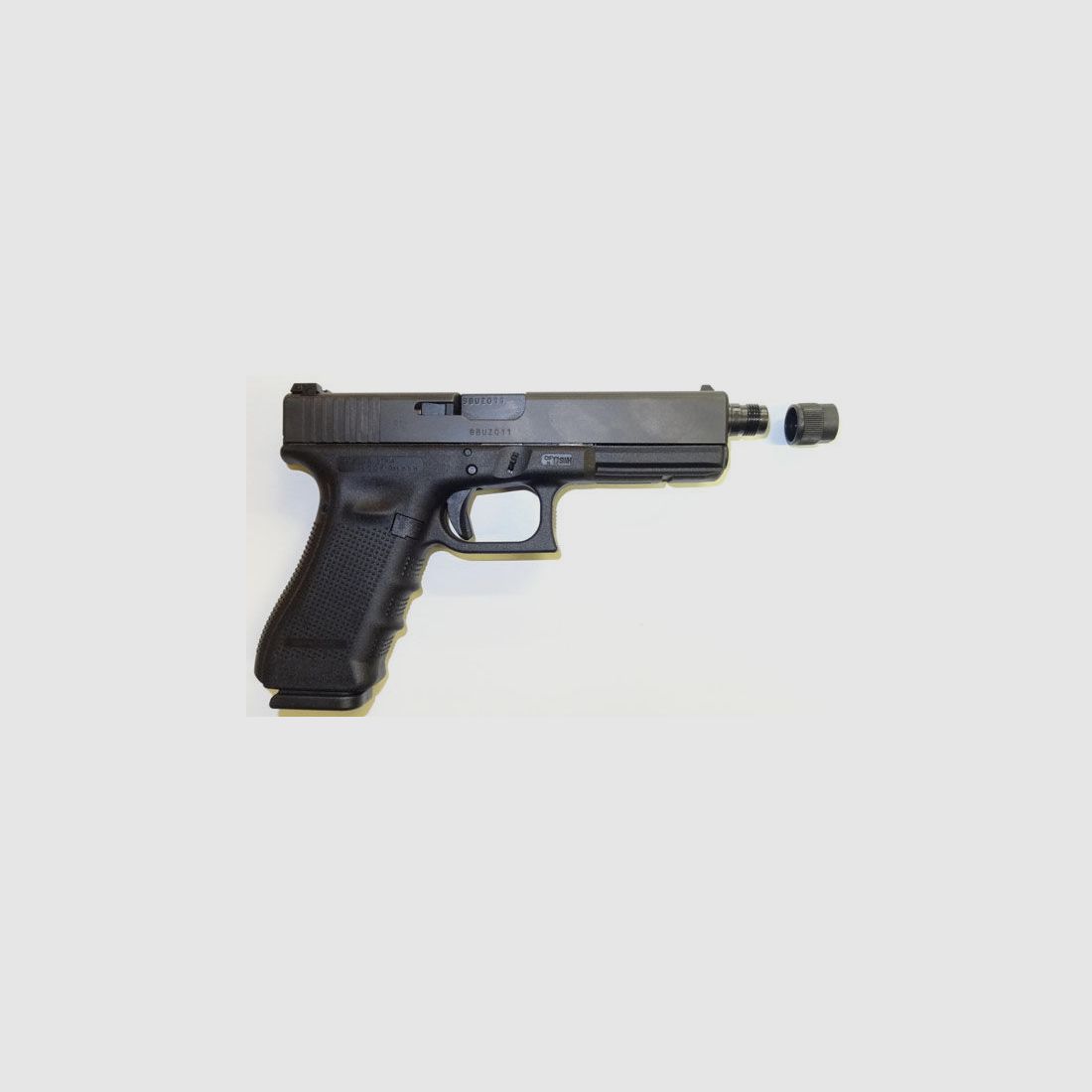 Glock	 Pistole Glock 17 Gen4 mit Gewindelauf M13,5x1 im Kaliber 9mm Para ( 9x19 ) Inkl. Zubehö
