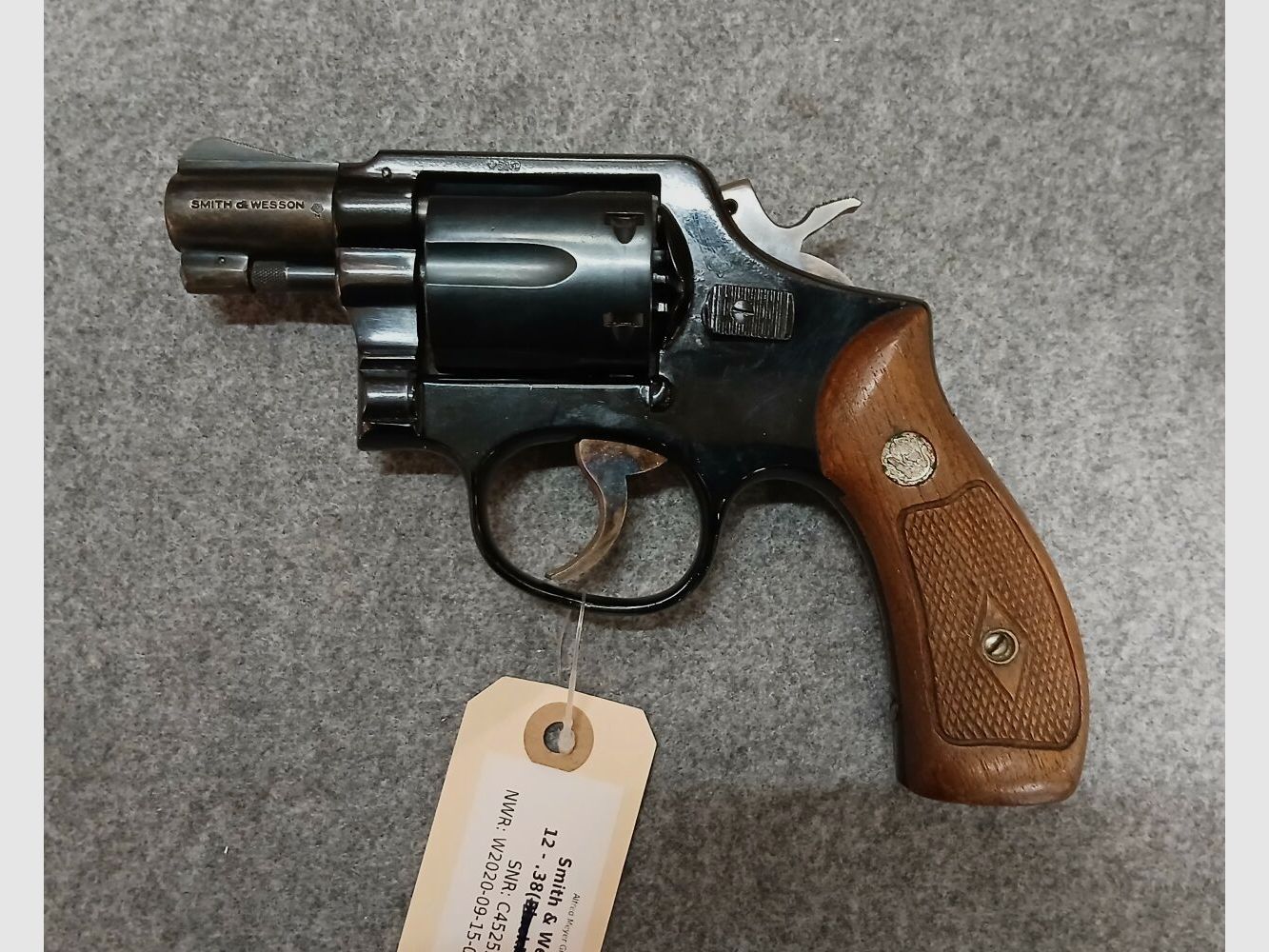 Smith & Wesson 12