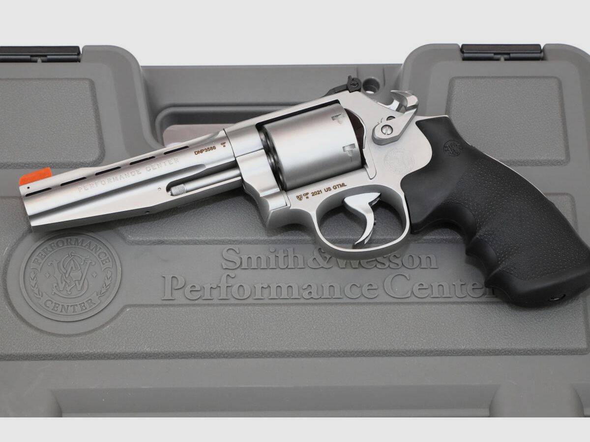 Smith & Wesson 686 Plus Performance Center 5″, Bild 1 von 5
