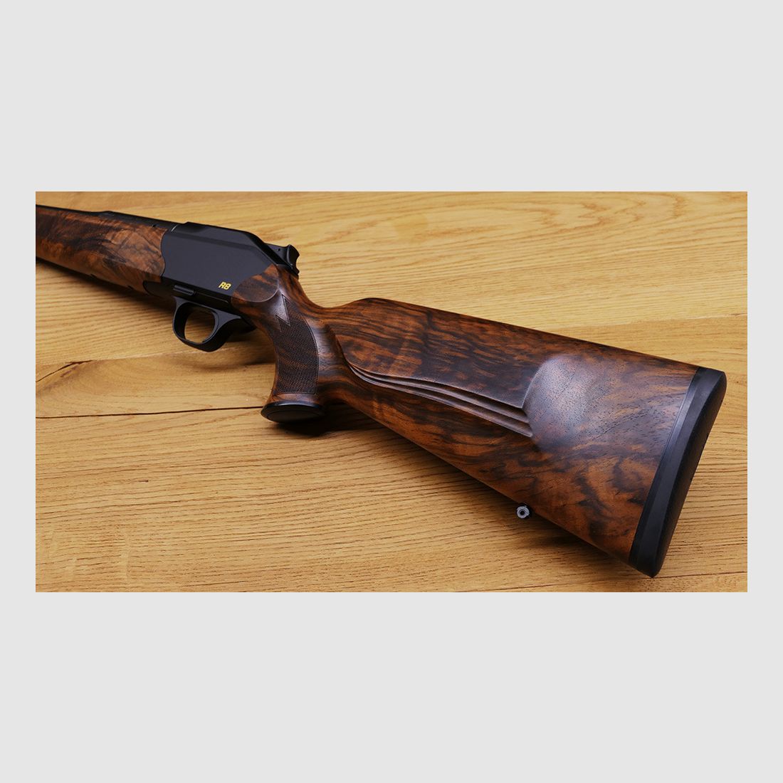 Blaser R8 Holzklasse 7 / Stahlkugel gerändelt mit Goldlinie / Kaliber und Lauflänge nach Wahl