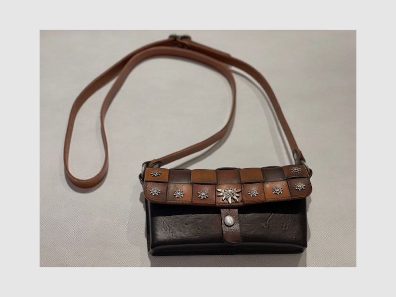 Geflochtene Ledertasche mit Edelweiss Applikaten in Braun, Bild 1 von 2