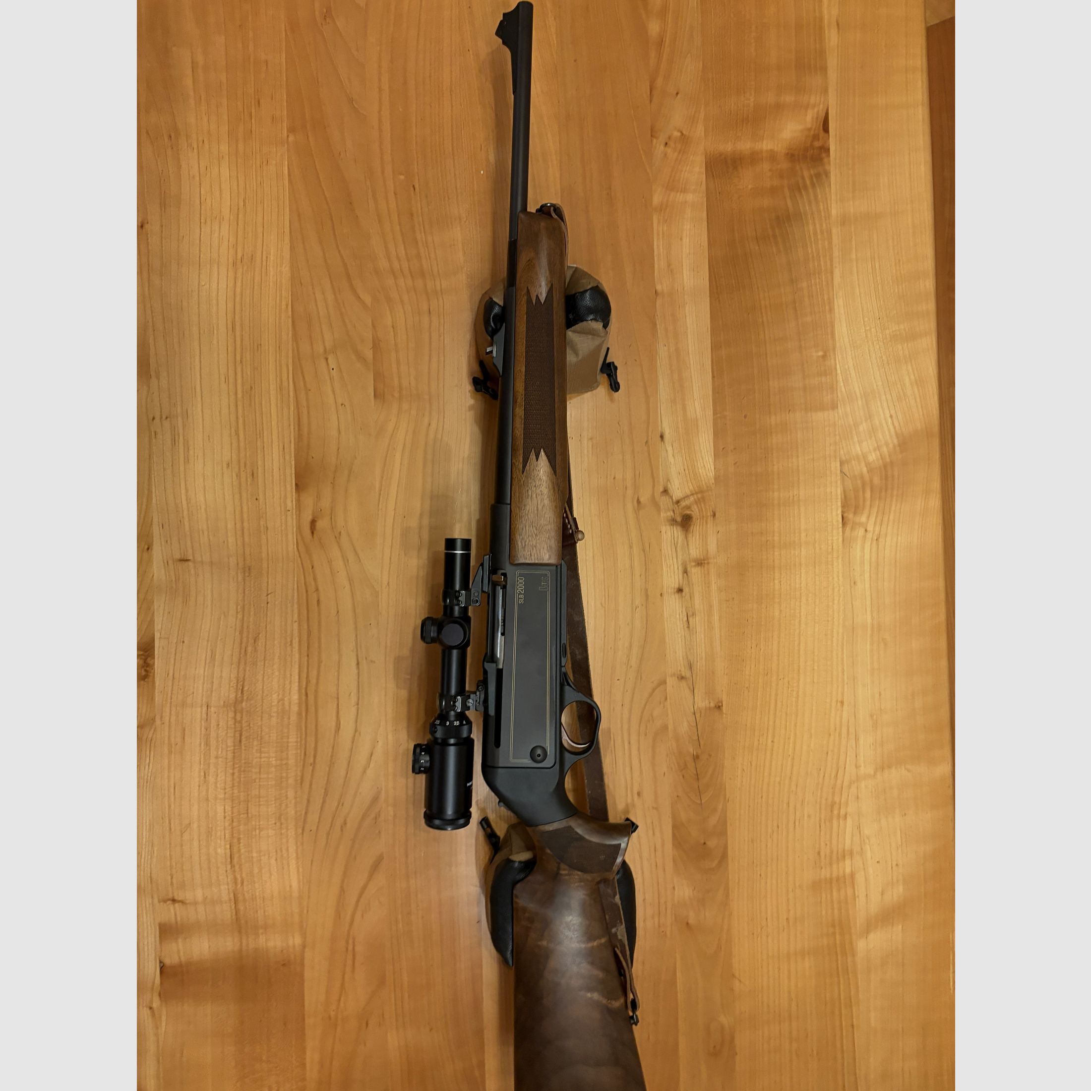 Heckler & Koch Halbautomatische Büchse Modell SL2000  9,3 x 62 mit Drückjagdglas  1-4 x 20 Leuchtabsehen 