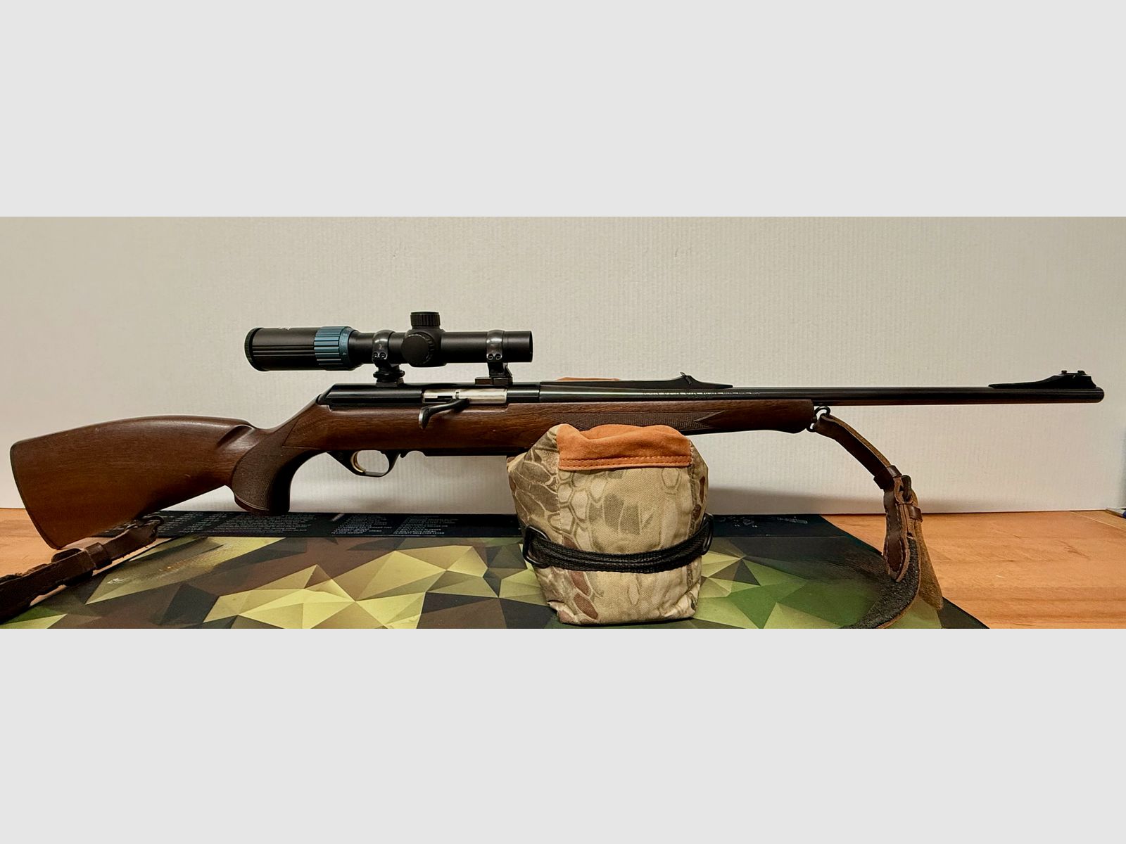 Browning Acera straight-pull repeater 30-06 incl. Luger 1-4x26 stalking scope & sling, afbeelding 9 van 11