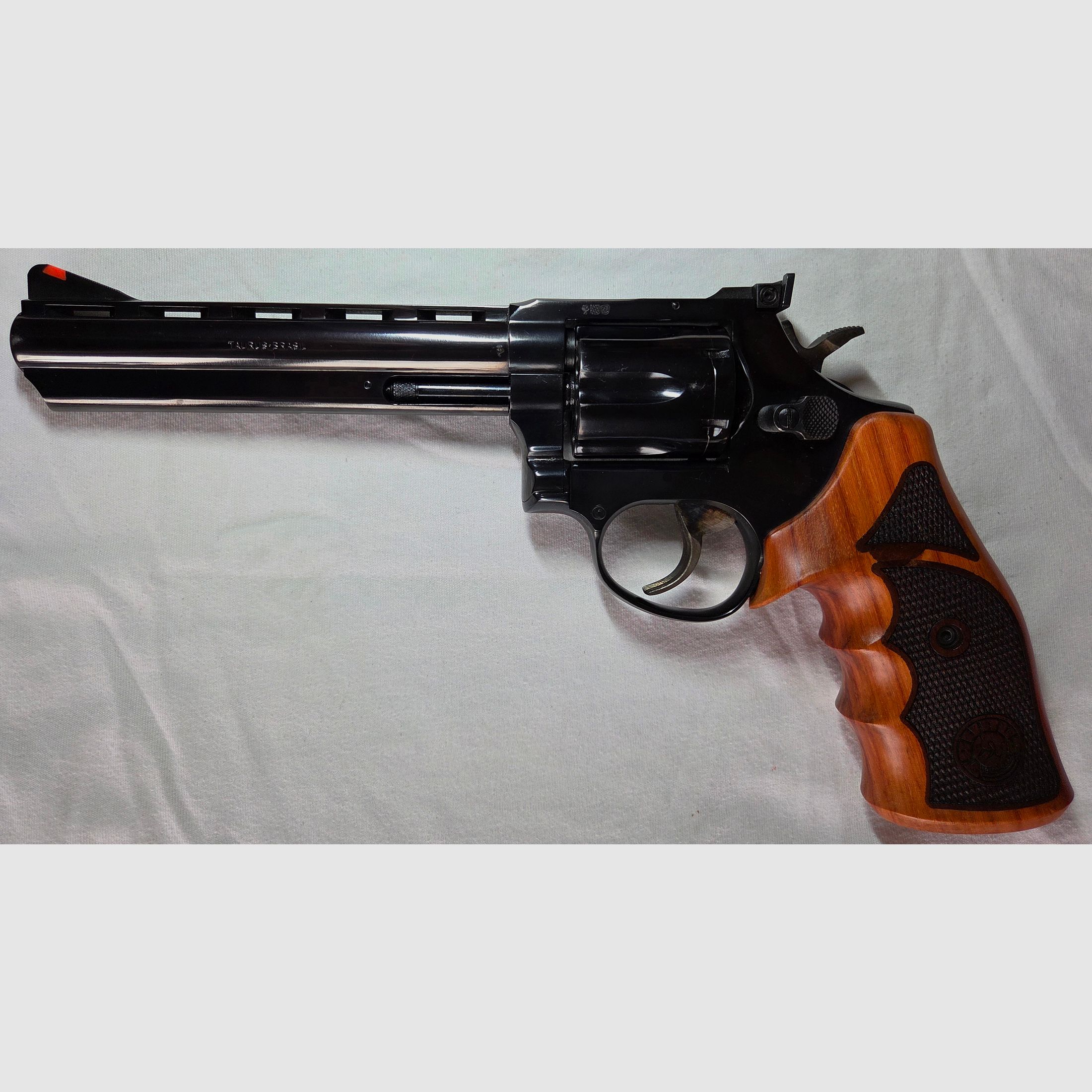 TAURUS 686 Kal. 357 Mag handgefertigter Griff
