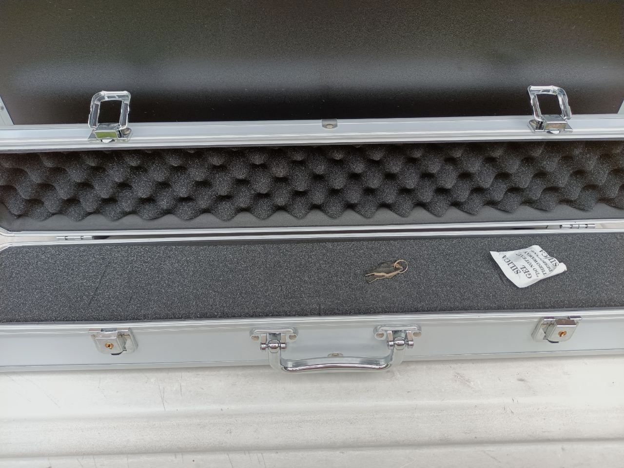 2x maletines de armas grandes y pequeños con cerradura y 2 llaves cada uno