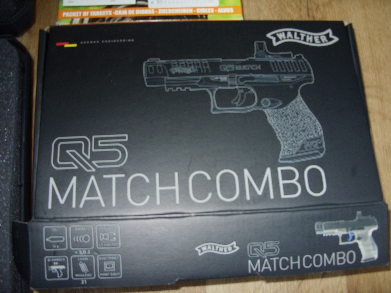 Walther Q5 Match CO2 Pistole mit Ersatzmagazin und Koffer + Zielscheiben