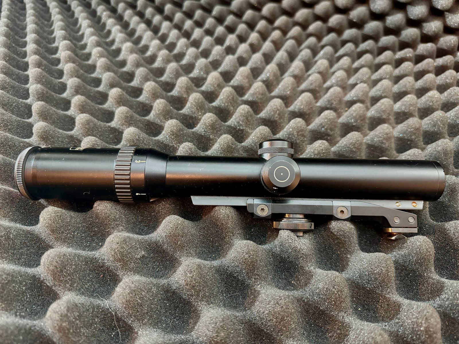 Schmidt & Bender 1,25-4 x20, Absehen 4 in 1. Bildebene, Außenschiene