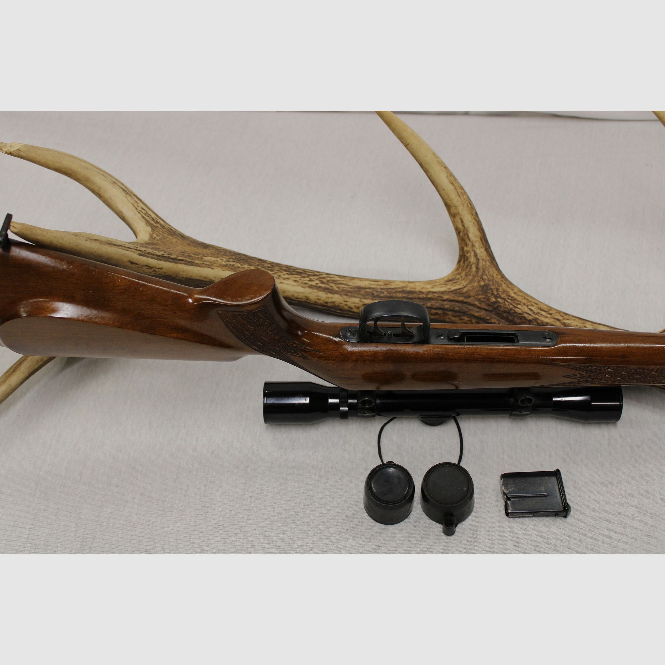 Carabine à répétition Anschütz Mod. 1515/16 .22 Magnum avec Waldläufer 4x32