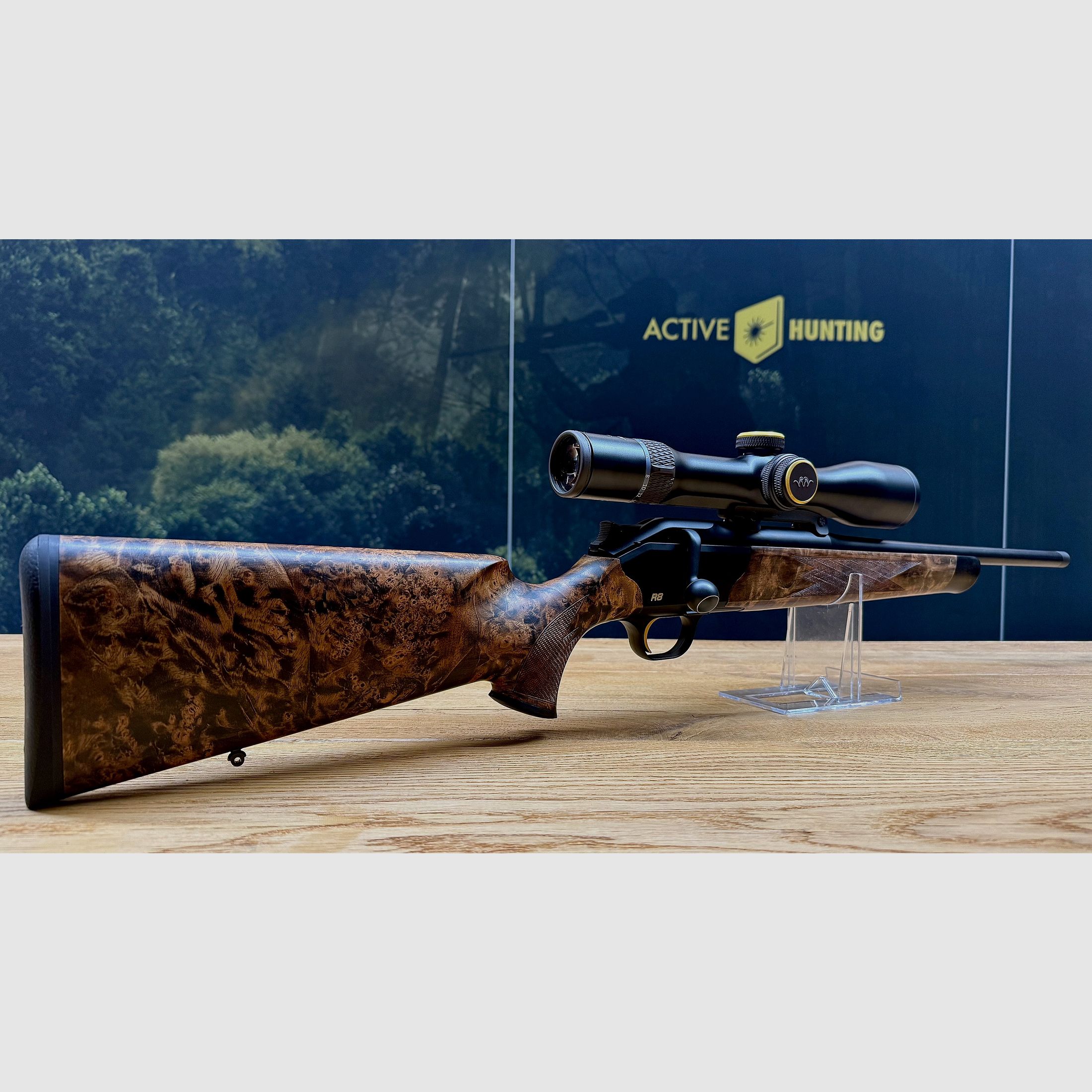 Blaser R8 Custom Schaftholz HK 9-10 / inkl. Blaser B1 2,8-20x50 Custom / mit vielen Goldelementen / TRAUMWAFFE