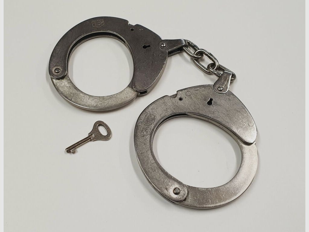 CLEJUSO Clemen & Jung e.K. Handcuff CLEJUSO No. 12 R, stainless steel handcuff, made in Germany, used