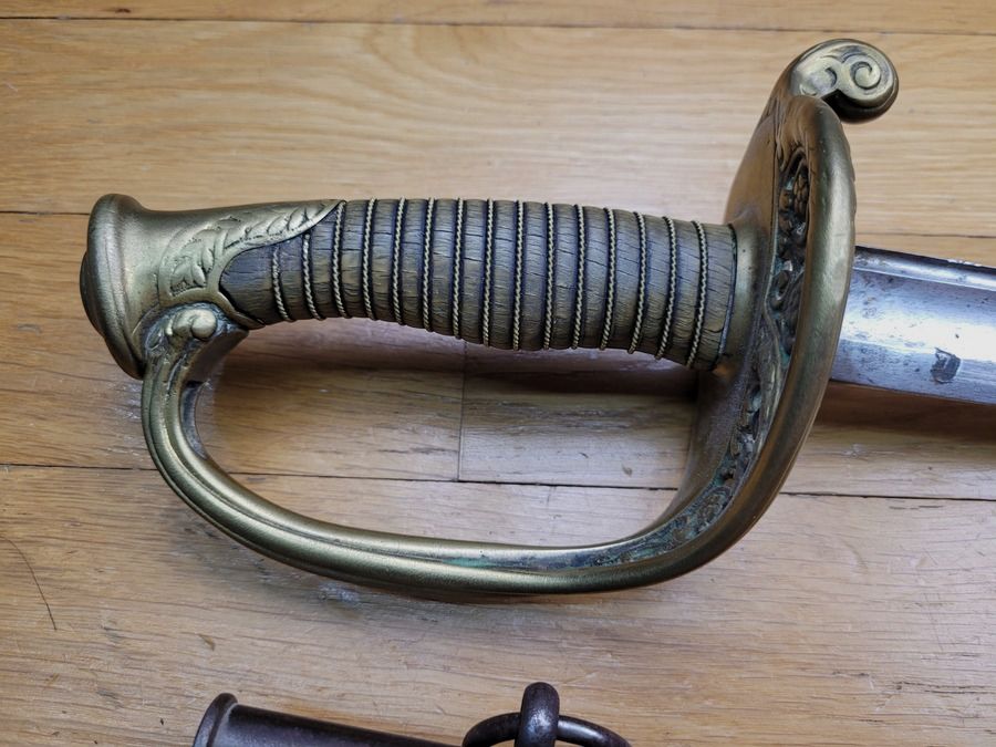 Bon sabre de sous-officier d&rsquo;Infanterie mle 1855 – Manufacture Impériale de Châtellerault en mai 1855 – Filigrane – Fusée corne – Fourreau – TBE, image 3 sur 16