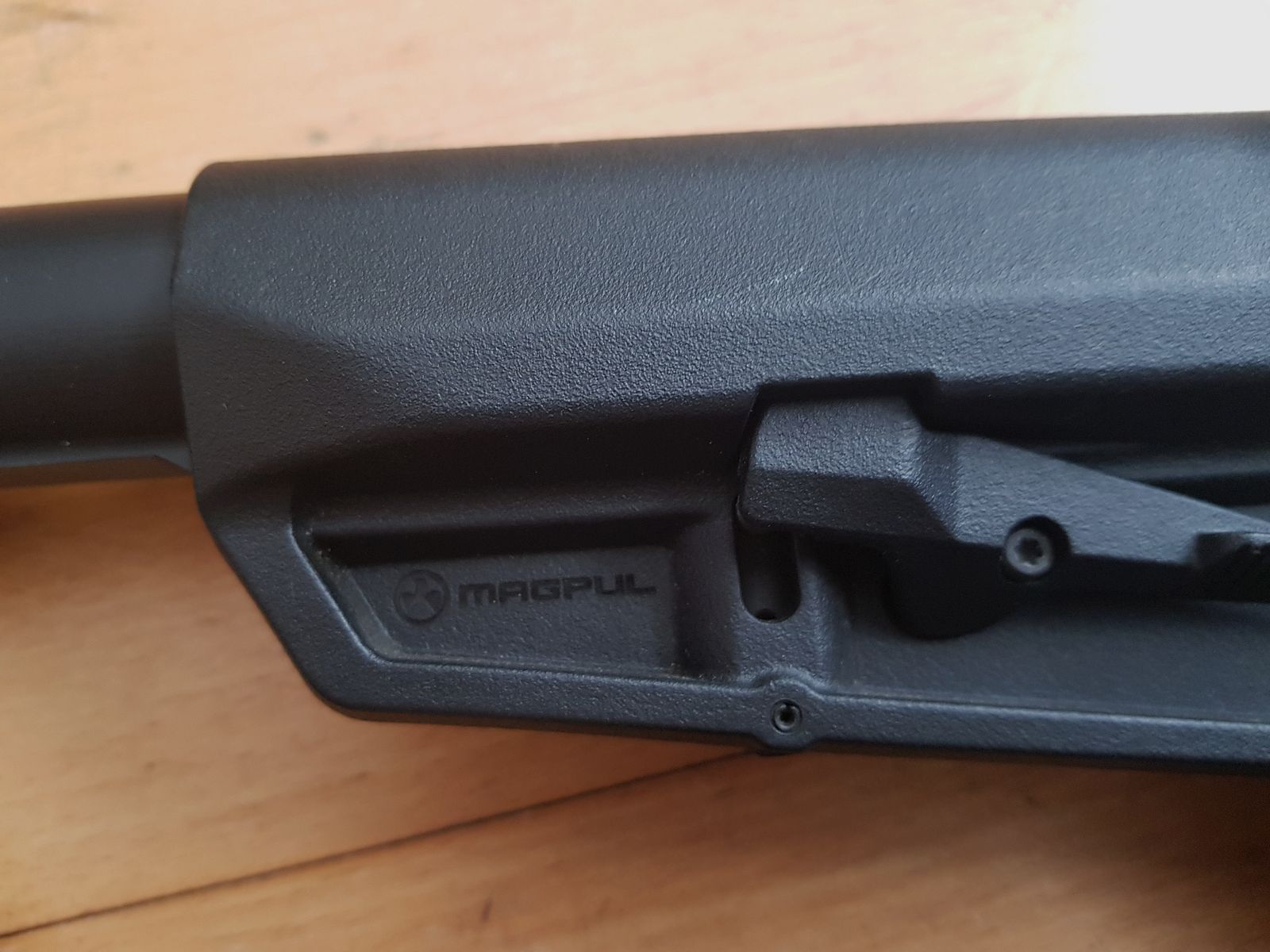 Ruger 10/22 Target, roestvrij staal "tactisch" met pistoolgreep en uitschuifbare schoudersteun (Magpul)