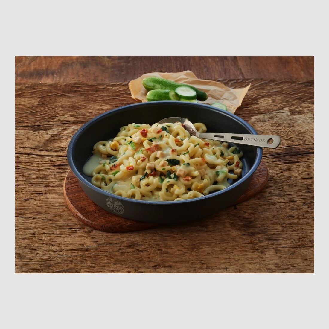 TREK'N EAT Makaron z sosem śmietanowym z kurczakiem 150g ze szpinakiem
