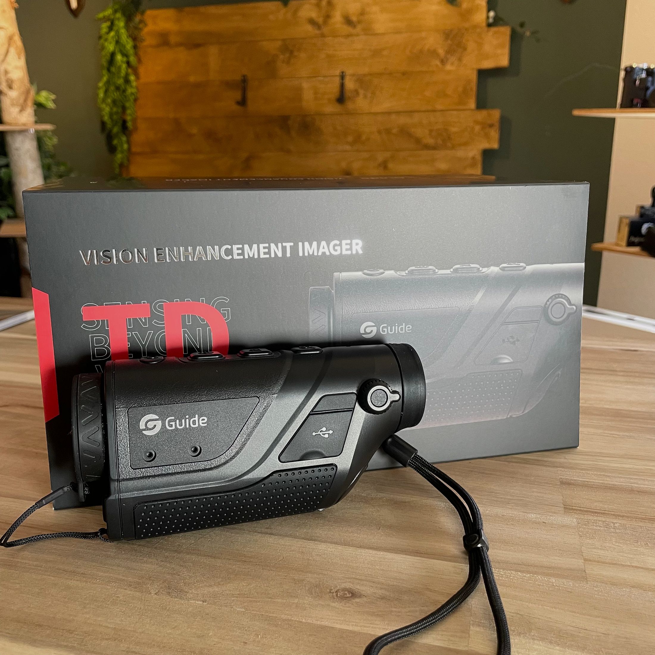 GUIDE TD211 Thermal Imaging Handheld Device - Display Item