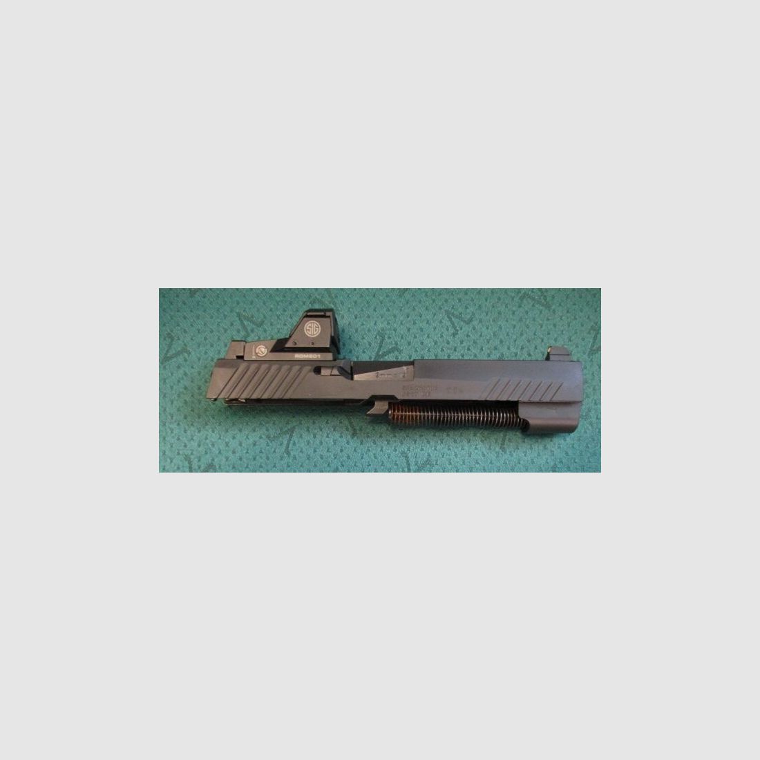 Pistola SIG Sauer P320 X-Five con sistema intercambiabile con Romeo Holosight e Zu. P320