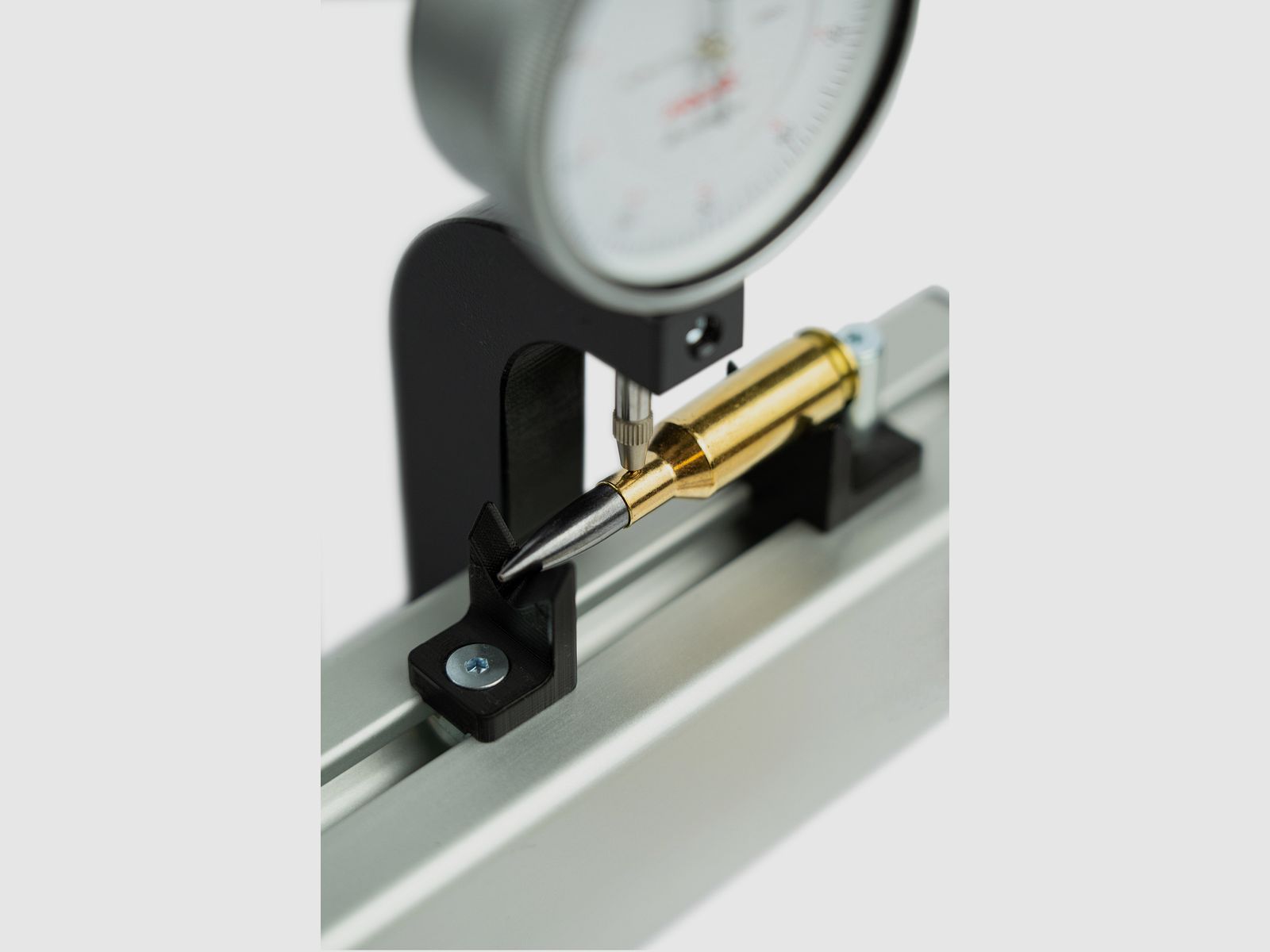 Concentricity testing device / cartridge run-out measuring device / run-out measuring device