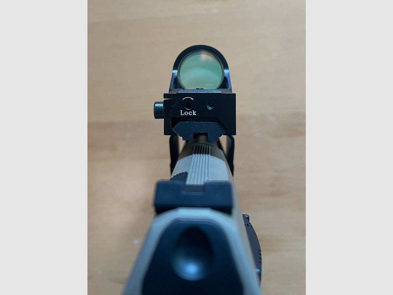 Walther CP99 FDE CO2 Pistole der Sonderauflage Flat Dark Earth mit Walther Nano Point und Schalldämpfer