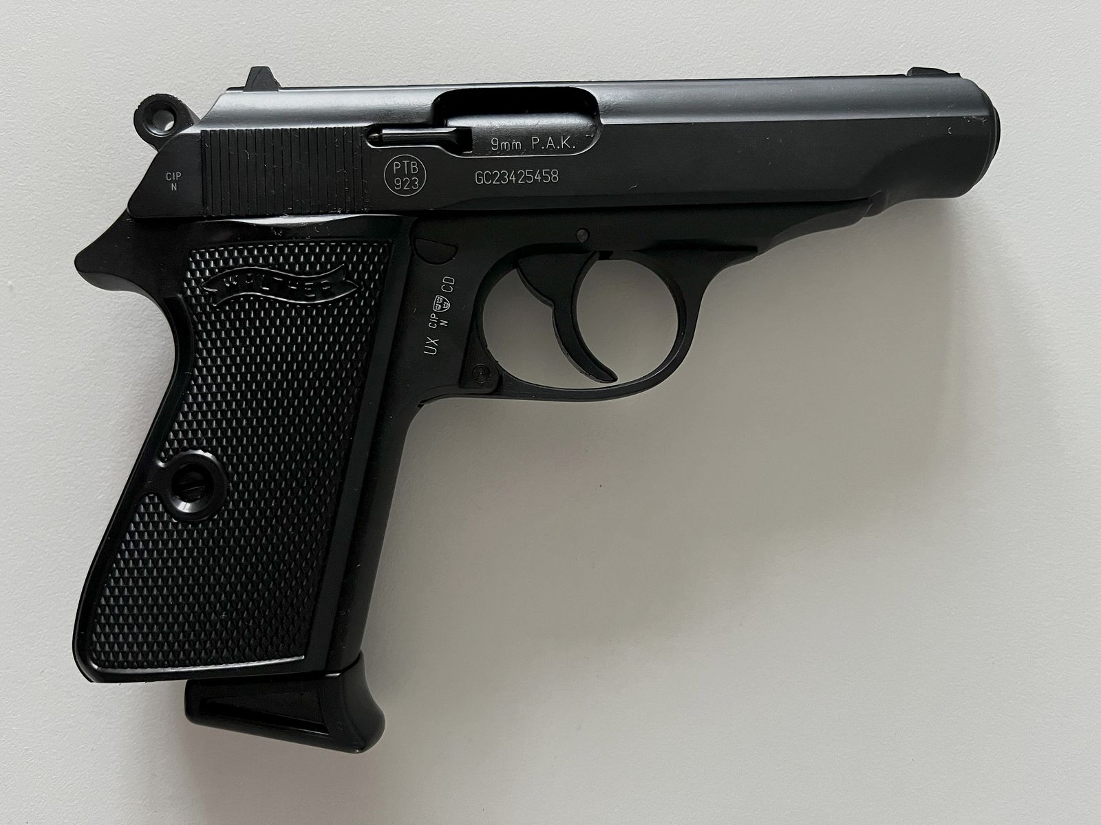 Walther PP Kaliber 9mm P.A.K. Schreckschusspistole