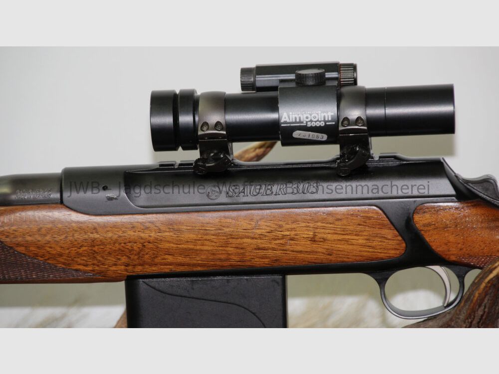 Sauer 303 con Aimpoint 5000 303 Clásico