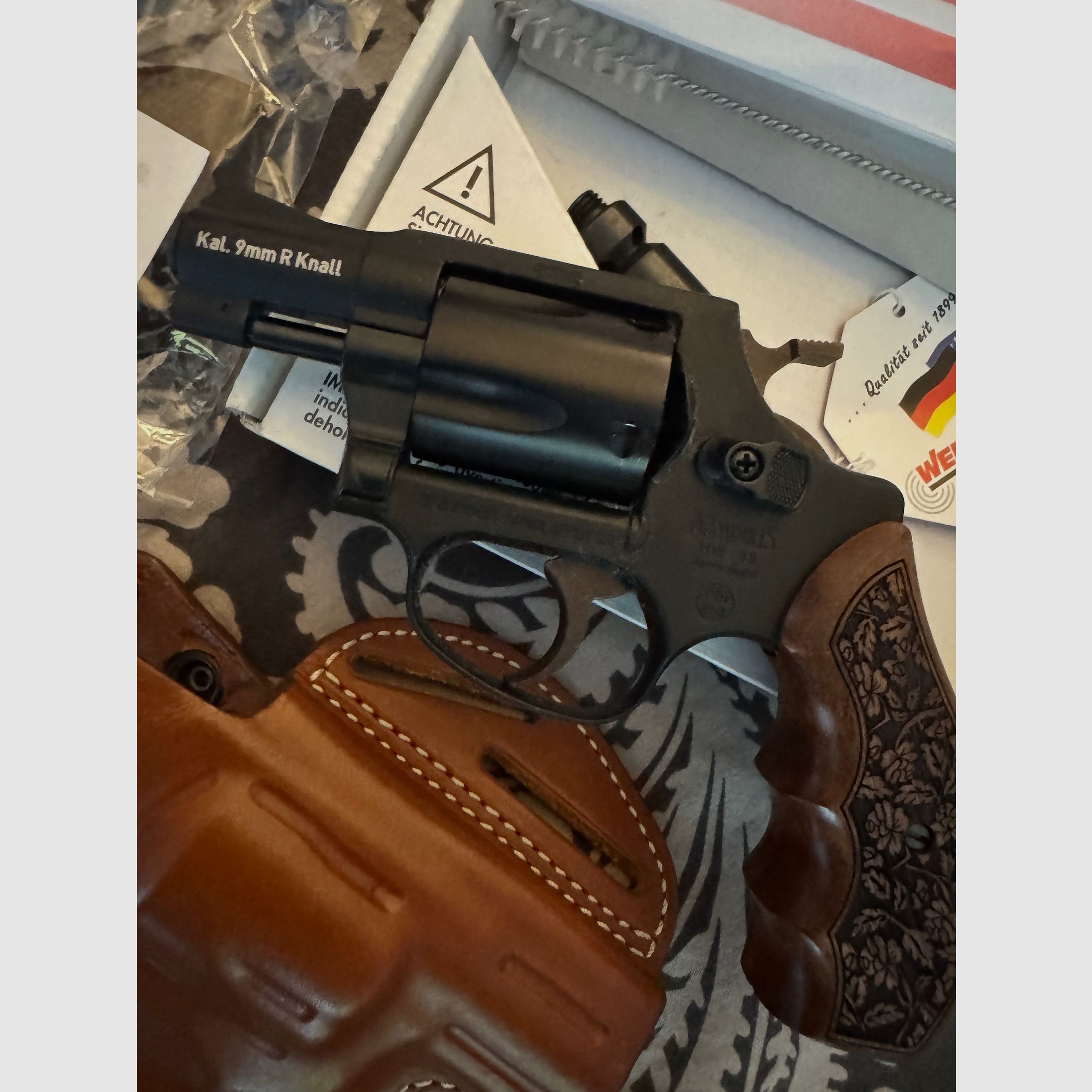 Arminius HW 88 Super Airwaight Like New + Holster Accessories