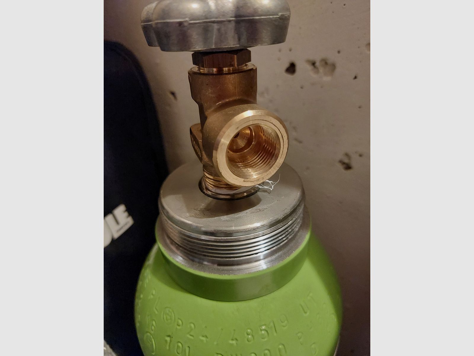 Compressed air bottle for filling air rifle cartridges 10L