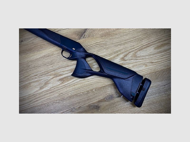 Blaser R8 Ultimate Schäftung / Schwarz-Braun / 17mm Kontur / verstellbare Schaftkappe