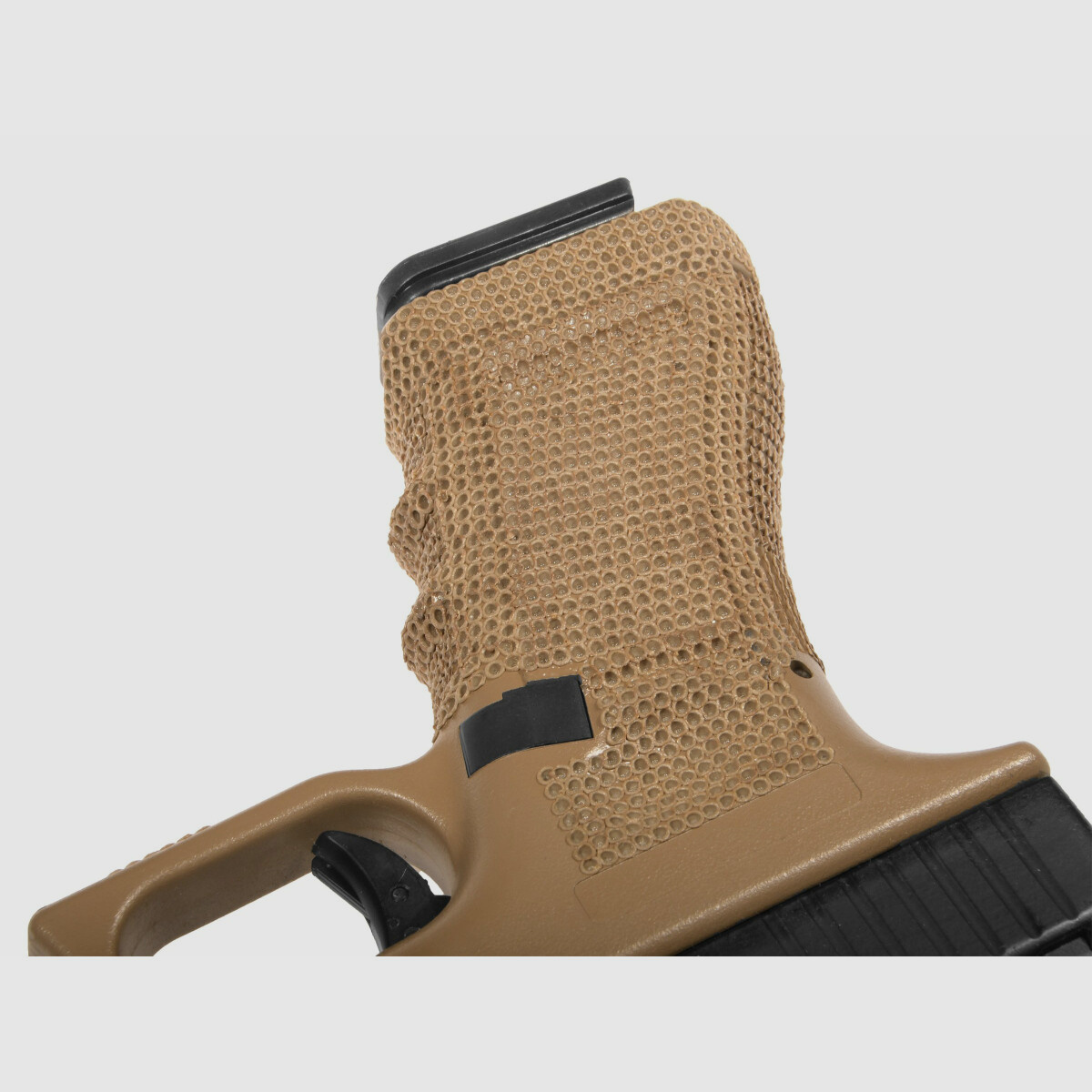 P06 GBB Airsoft Pistole in Tan | Delta Armory