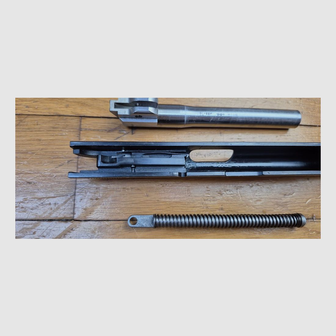 Wunderschöne Umrüstung für SIG P210 – Kaliber 22LR – Mit seinem speziellen Stahlmagazin 1. Art – Geeignet für SIG mit 120mm Lauf wie P 210-2, 3, 4, 6… – Komplett und im neuwertigen Zustand – Selten! – TBE+++, Bild 14 von 15