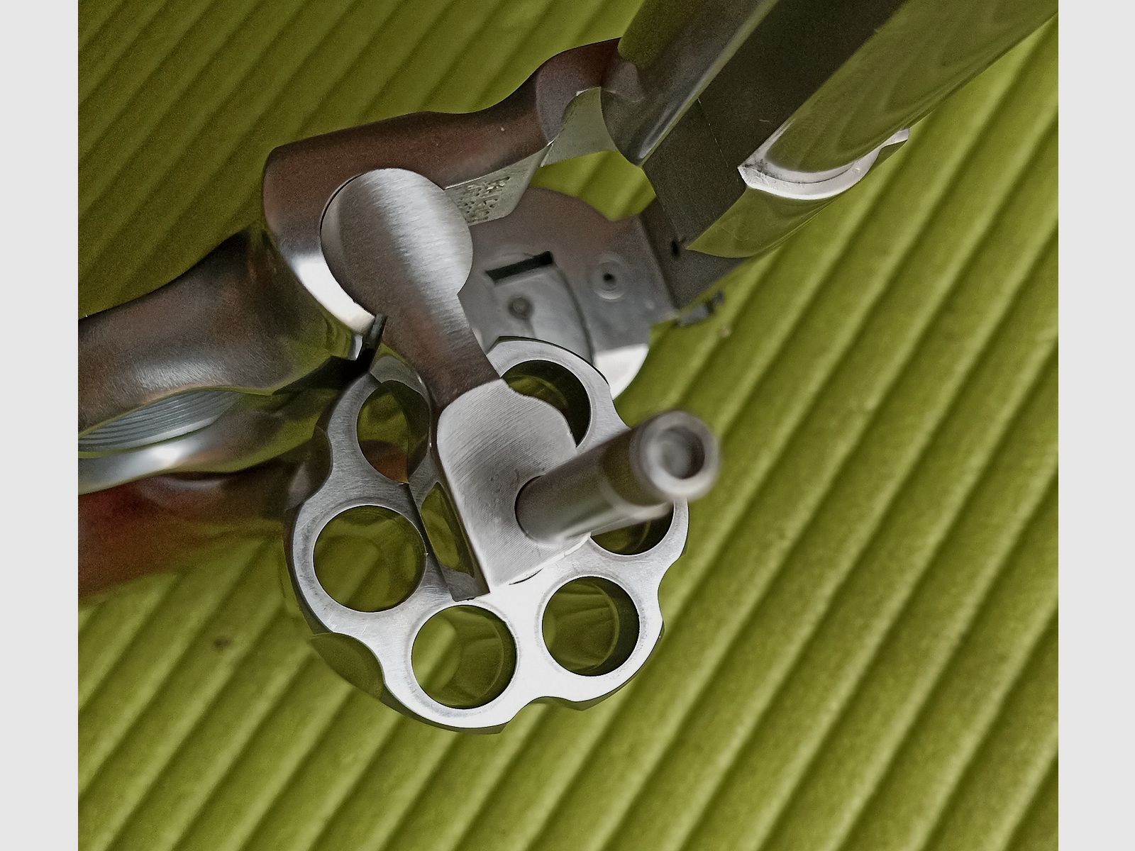 Smith & Wesson 629 Classic DX  .44 Magnum Stainless Steel