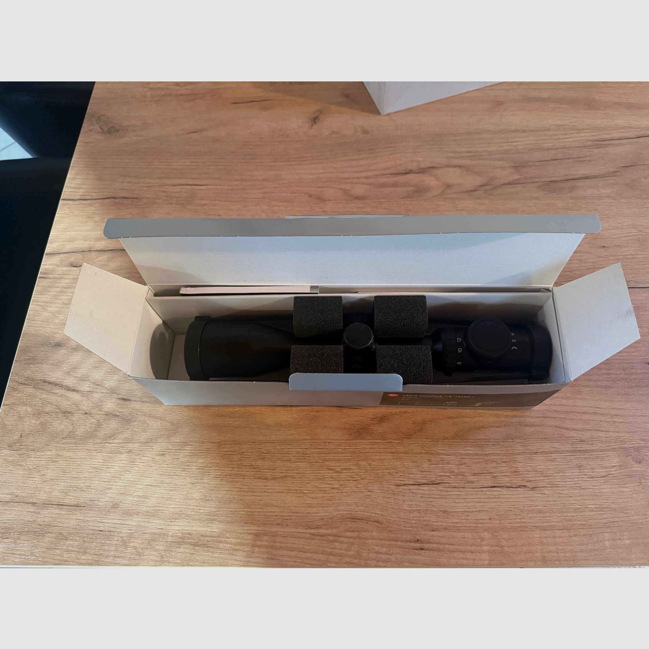 Leica Magnus 1.8-12x50 i, with rail