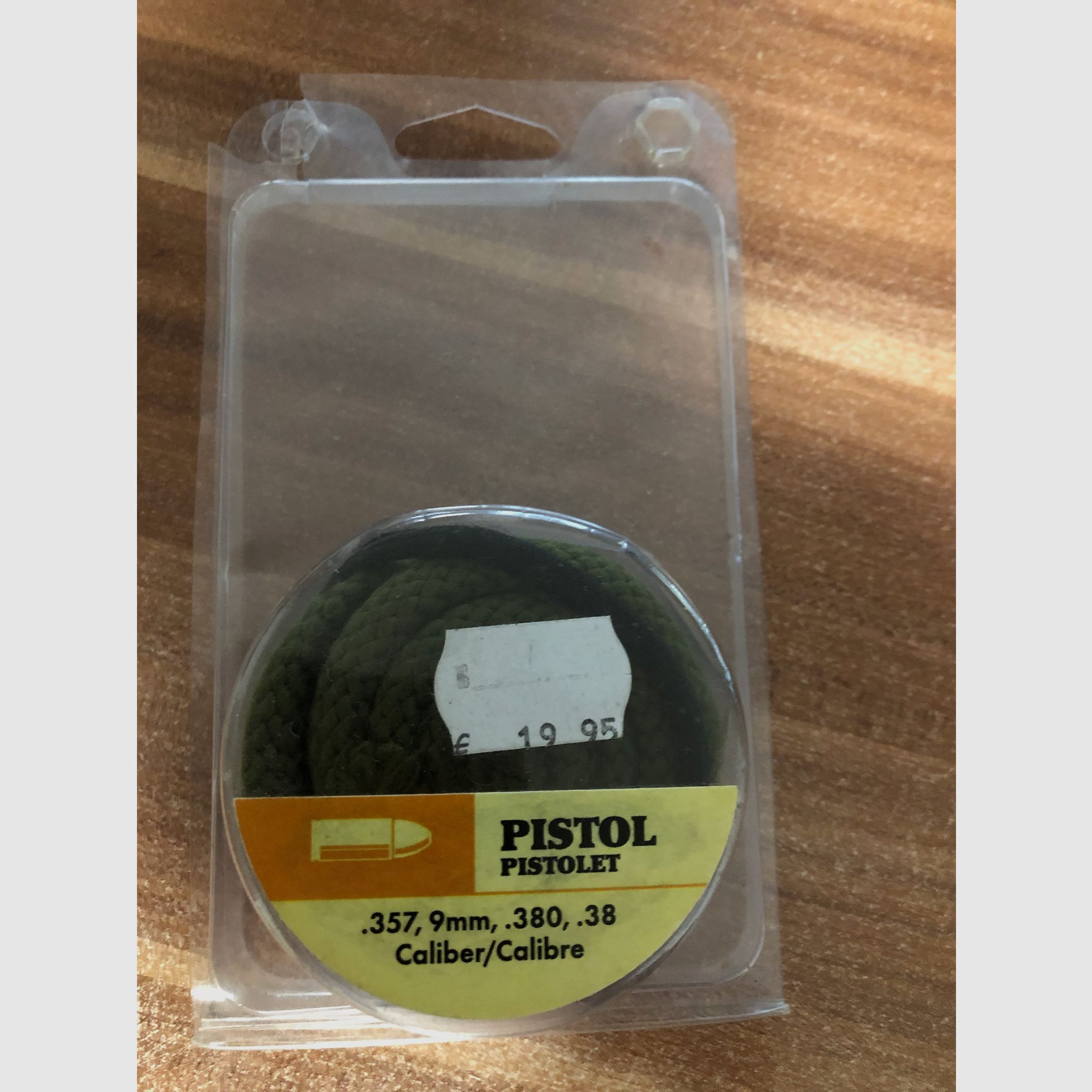 Corde de nettoyage pour armes de poing et plusieurs carabines.