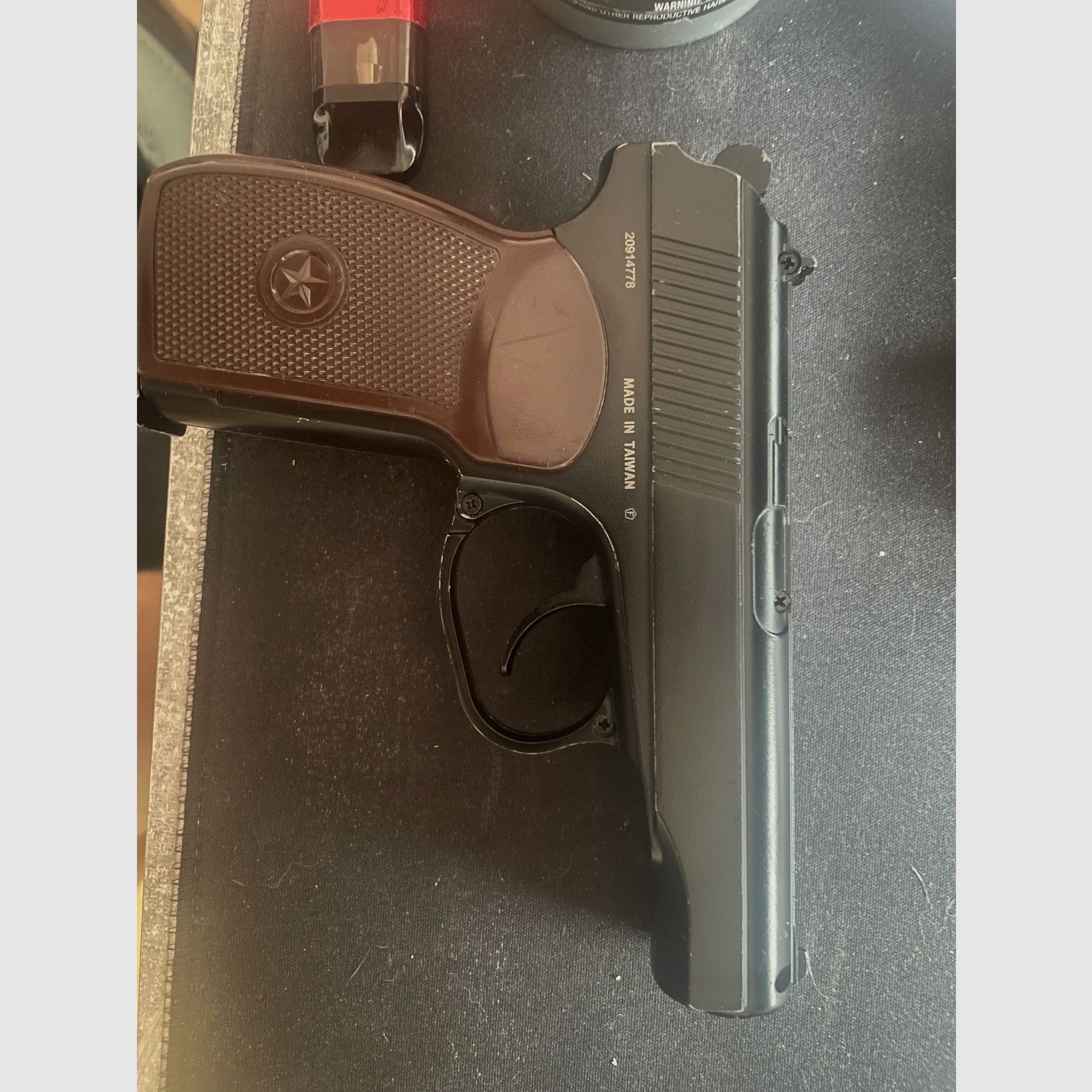 CO₂ Luftpistole PM Makarov 4,5 mm BB – mit Zubehör (Set)