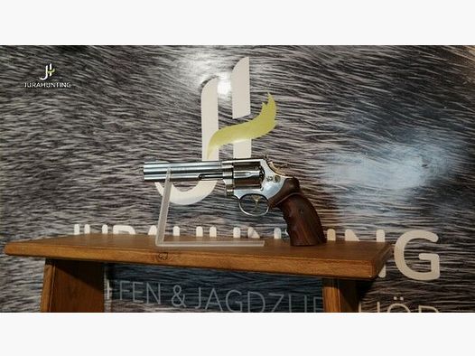 Simth & Wesson; 686-4; Target Champion DL