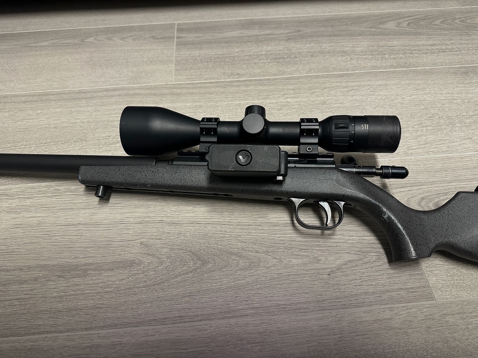 Voere S16 .223 Remington rifle de repetición con silenciador integral rifle de caza de tiempo de descanso caza menor caza de ciervos