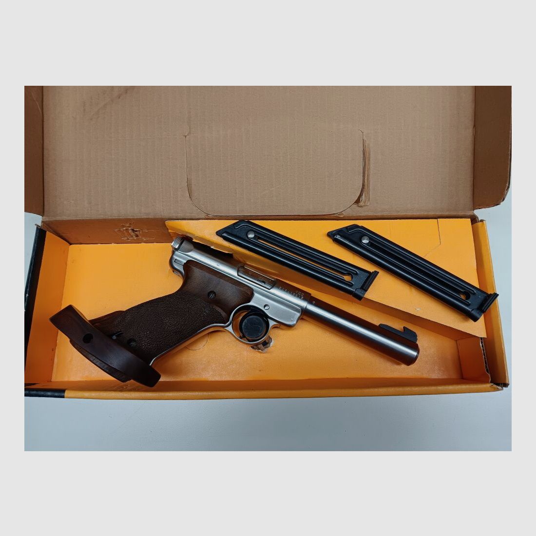 Sturm , Ruger & Co. Inc. Southport , Conn. USA Mark II - Target Stainless