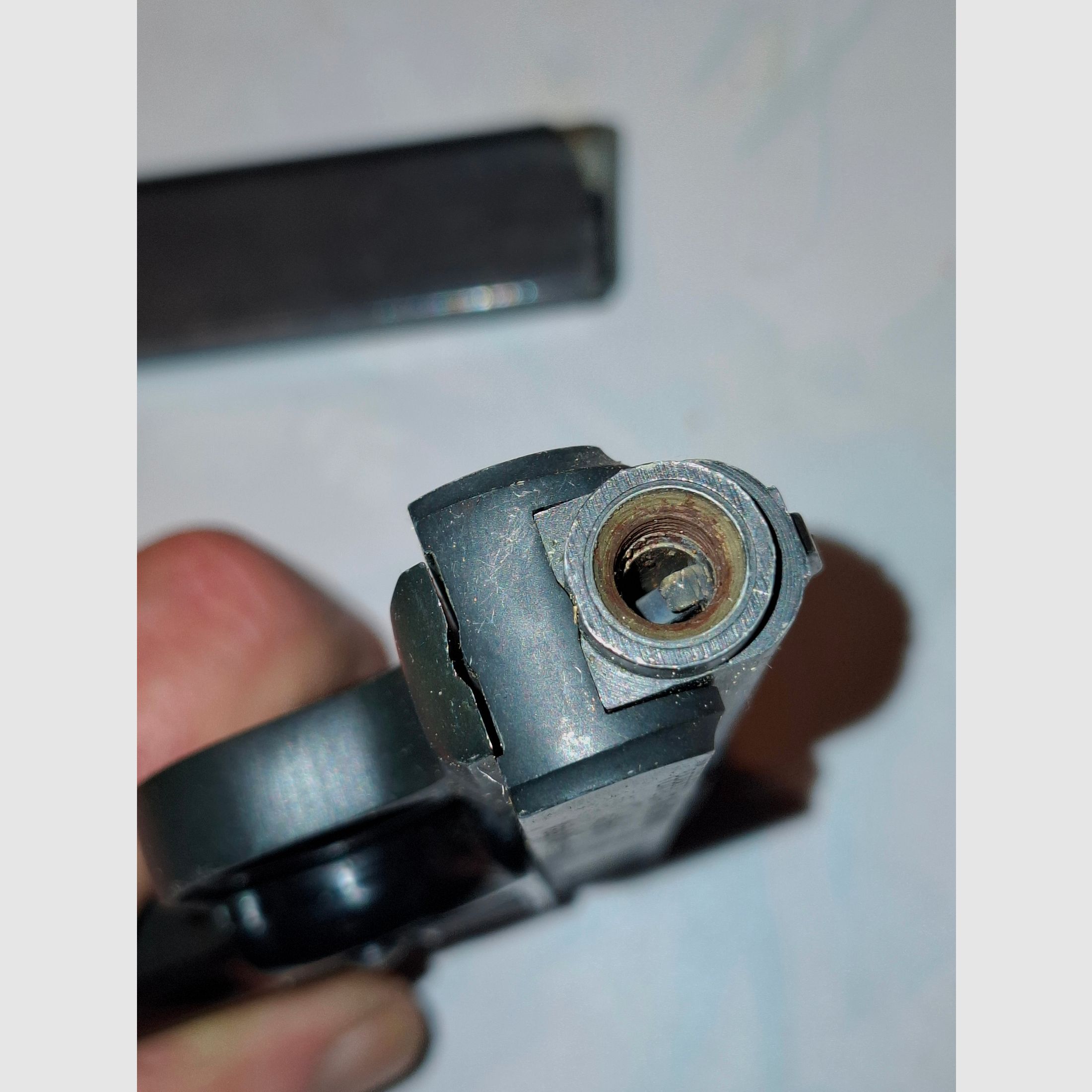 4 pistolets/ revolvers à blanc