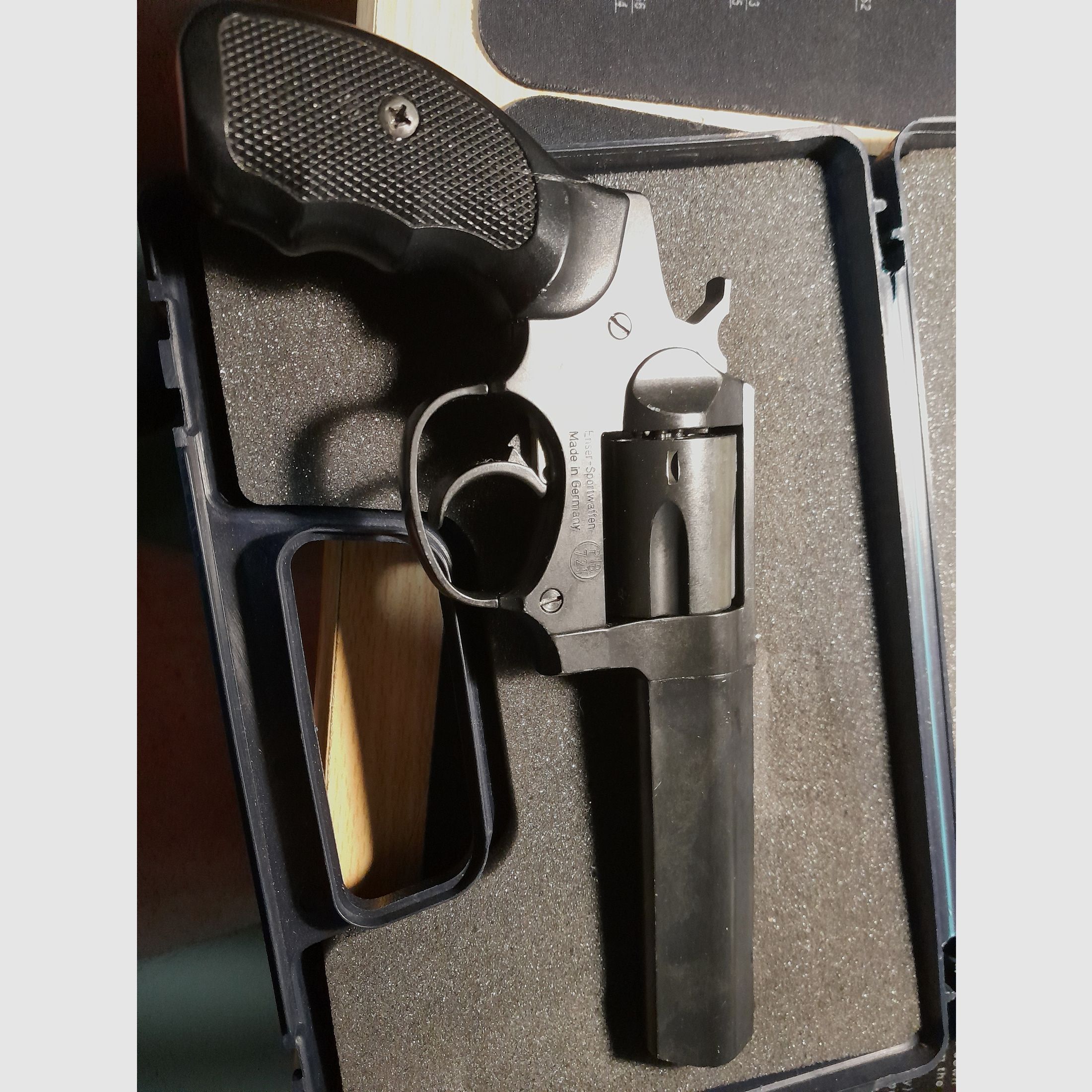 Iwg madlock revolver