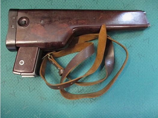 Pistole mit Anschlagschaft Stetschkin Stechkin APS 9mm Makarov APS
