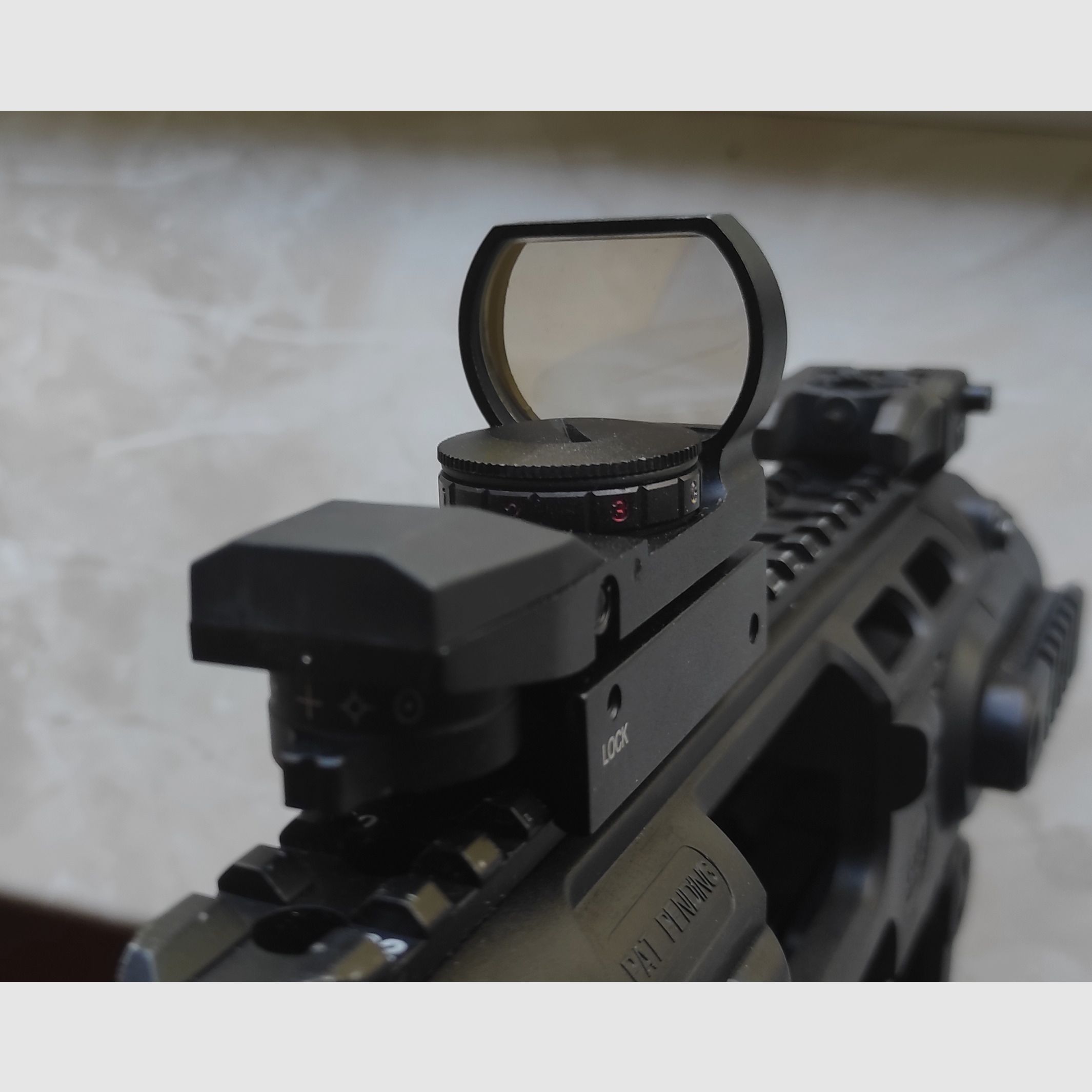 Glock 18C GBB - G18C inkl. Magazinen, Roni Kit und Visier 
