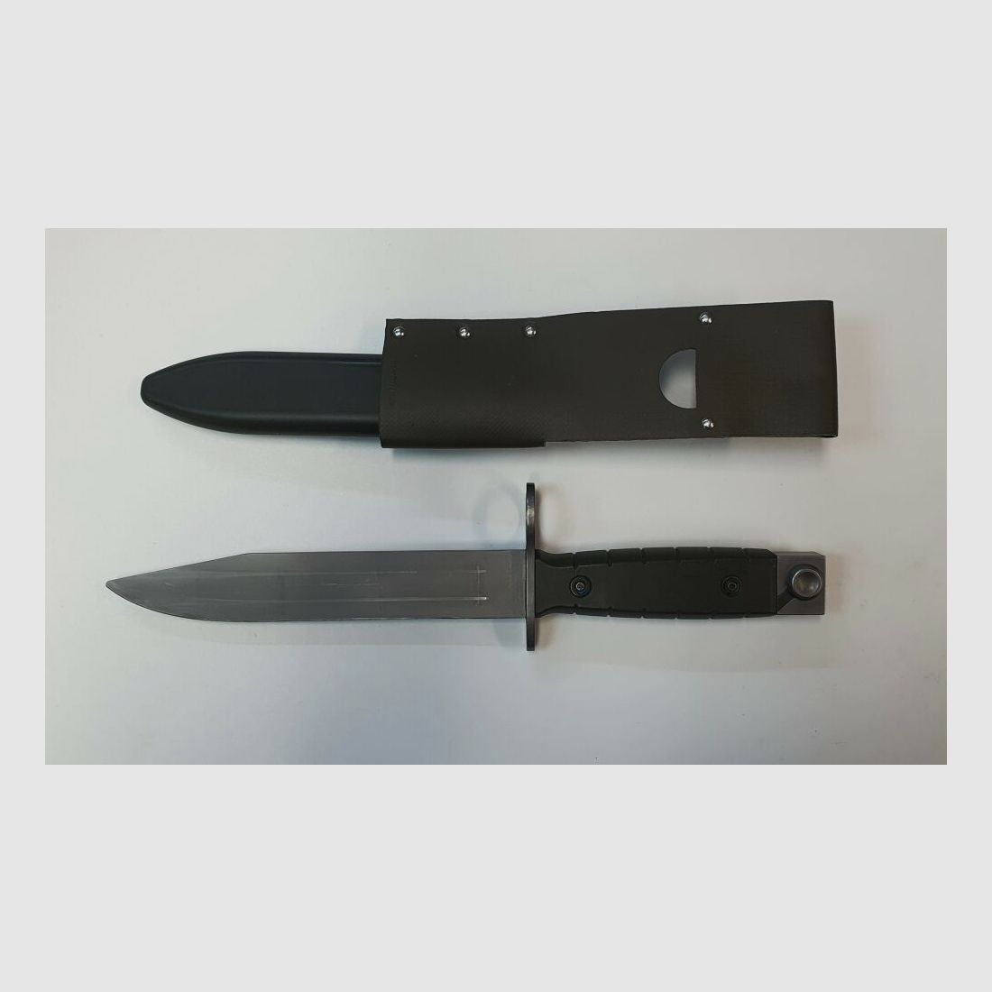 Swiss ordinance bayonet, SIG PE90/Stgw 90 with belt hook, image 2 of 5